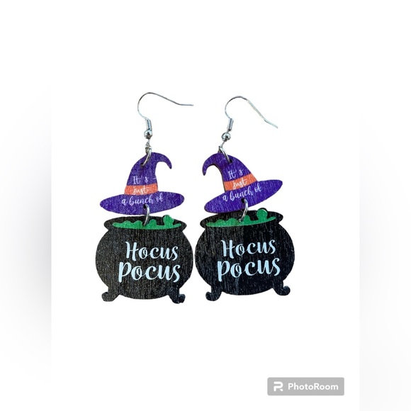 NWOT Wooden Halloween “Hocus Pocus” Earrings - Picture 1 of 3